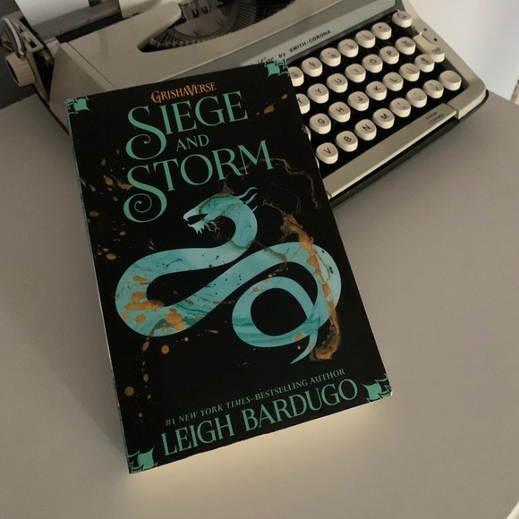 Siege and Storm book for sale - Picture 1 of 2